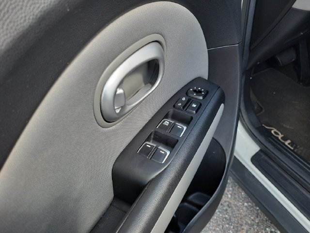 Used 2017 Kia Soul FWD image 16