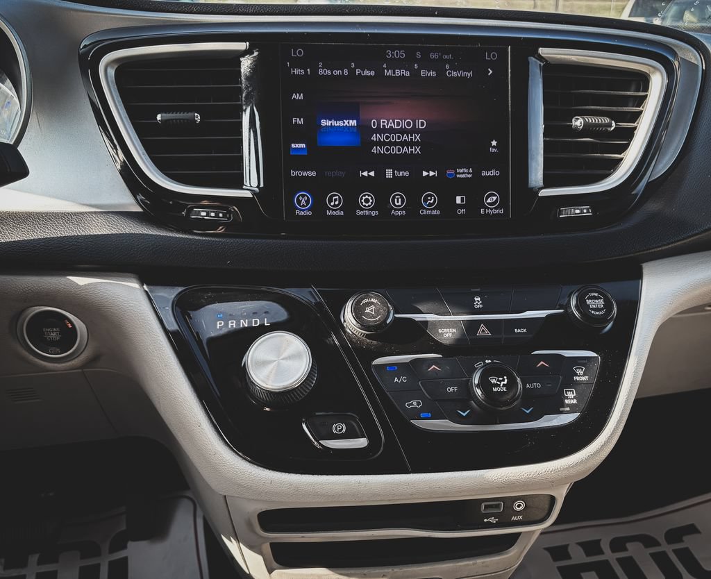 Used 2017 Chrysler Pacifica Touring Plus FWD image 12