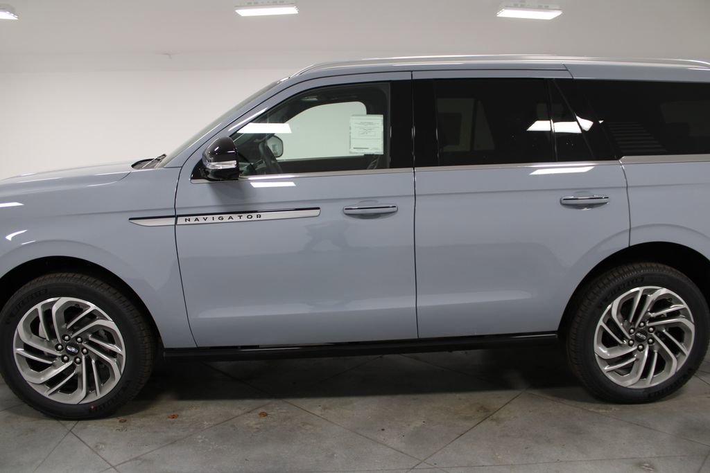 New 2025 Lincoln Navigator Reserve image 5