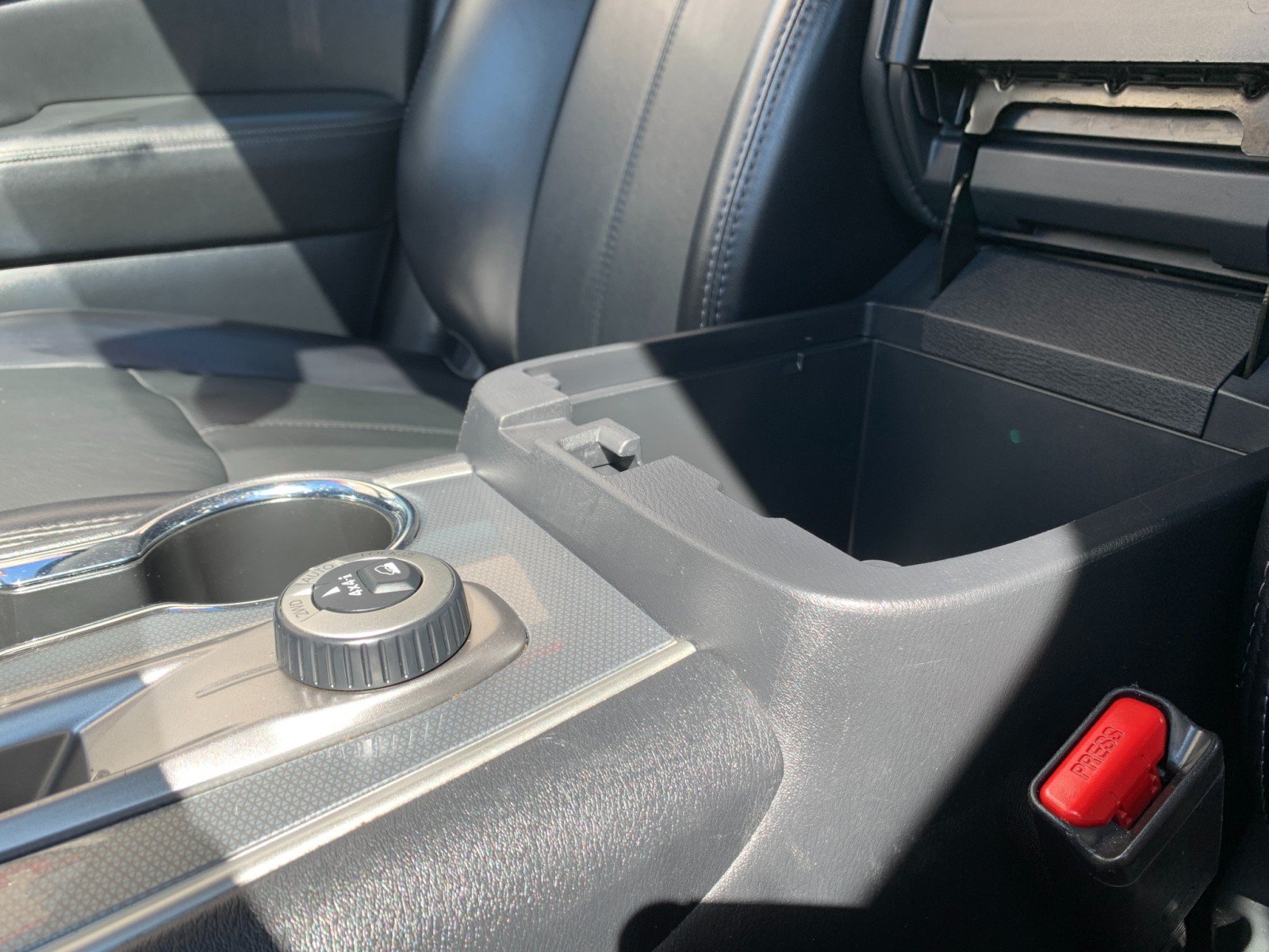 Used 2020 Nissan Pathfinder SL AWD/4WD image 24