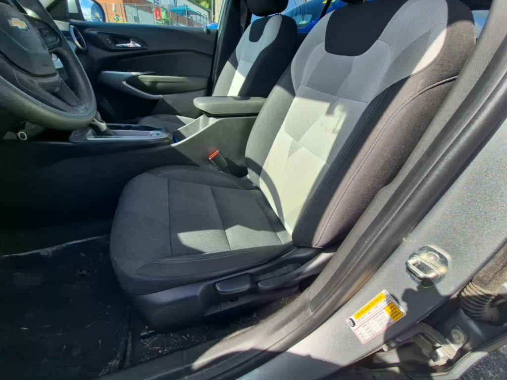 Used 2024 Chevrolet Trax LS w/ LS Convenience Package FWD image 11