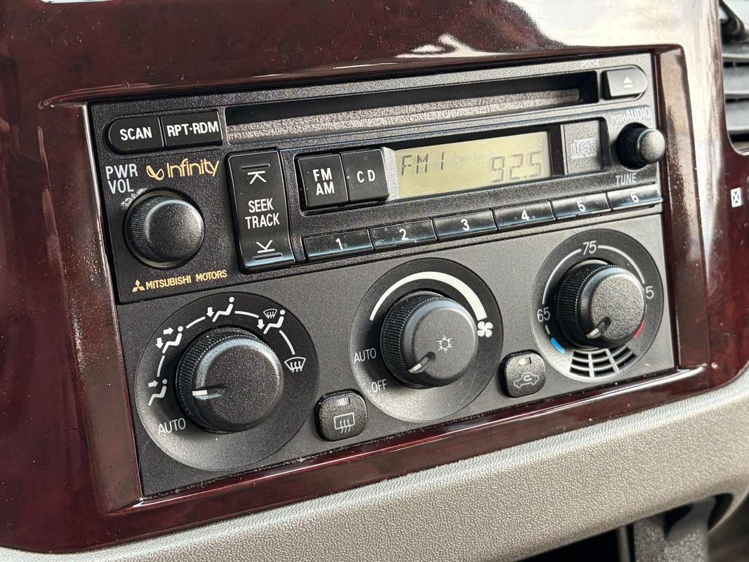 Used 2002 Mitsubishi Montero Limited AWD/4WD image 12
