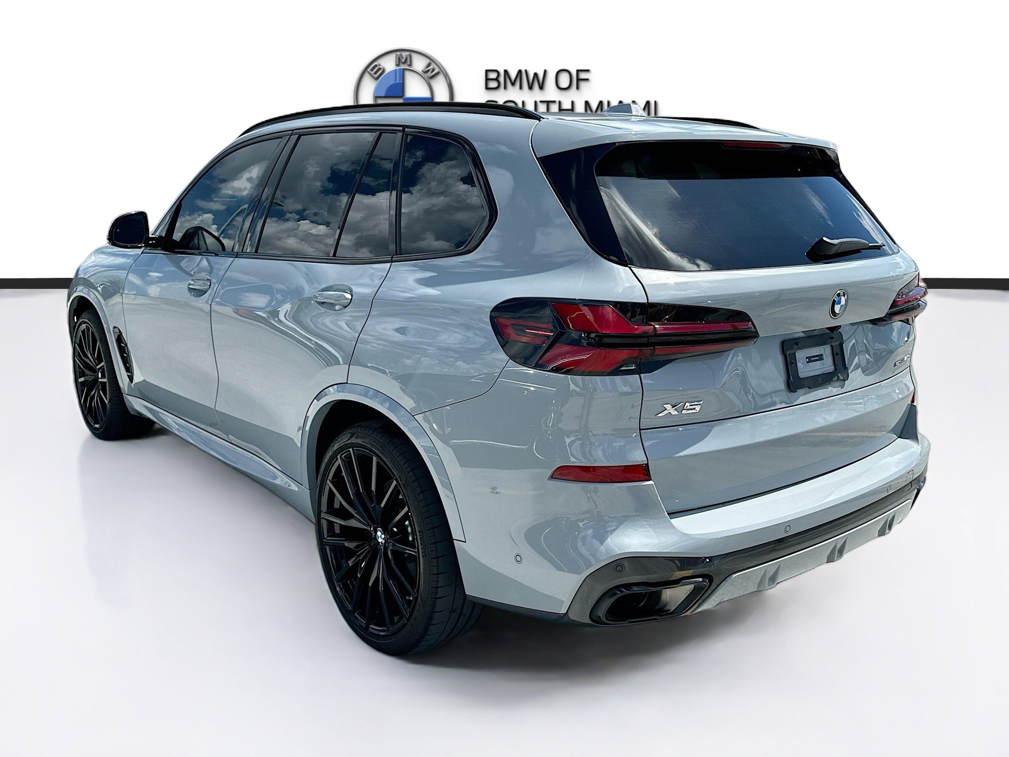Certified 2024 BMW X5 sDrive40i w/ M Sport Package RWD image 5