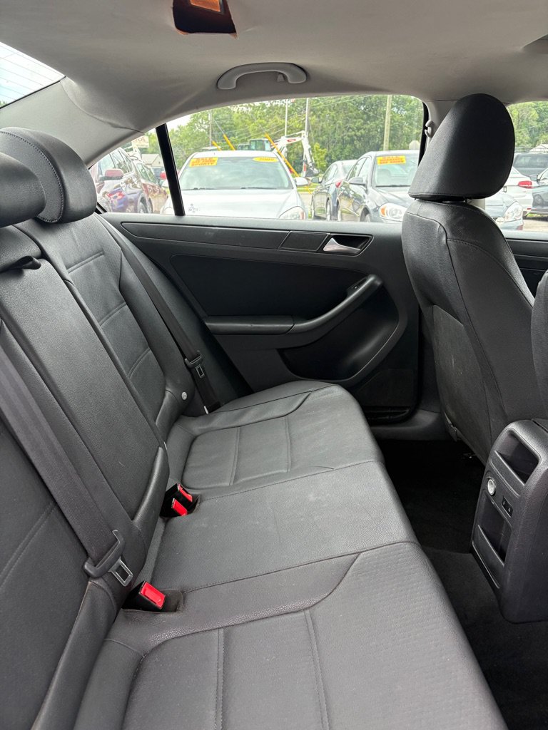 Used 2012 Volkswagen Jetta SE FWD image 12