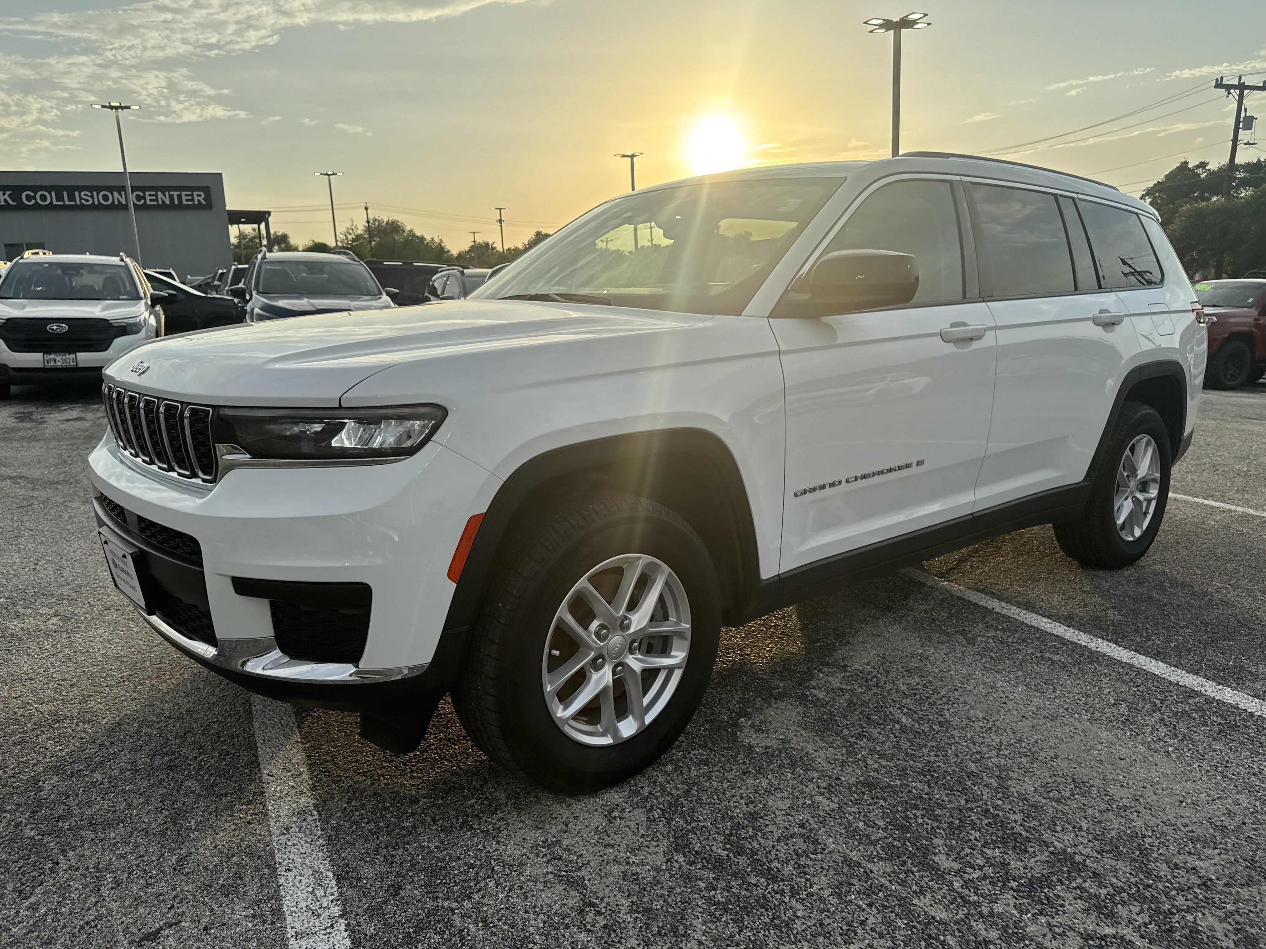 Used 2023 Jeep Grand Cherokee L Laredo w/ Trailer Tow Group (B) AWD/4WD image 7