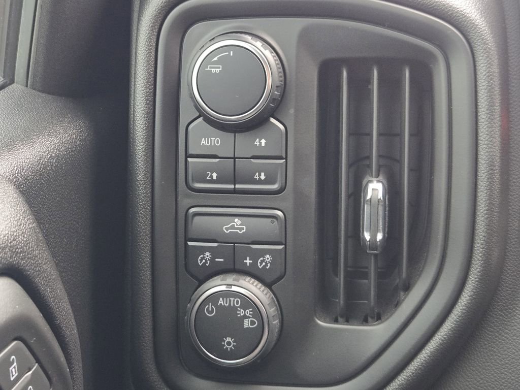 Used 2024 Chevrolet Silverado 1500 Custom Trail Boss w/ LPO, Dark Essentials Package image 31