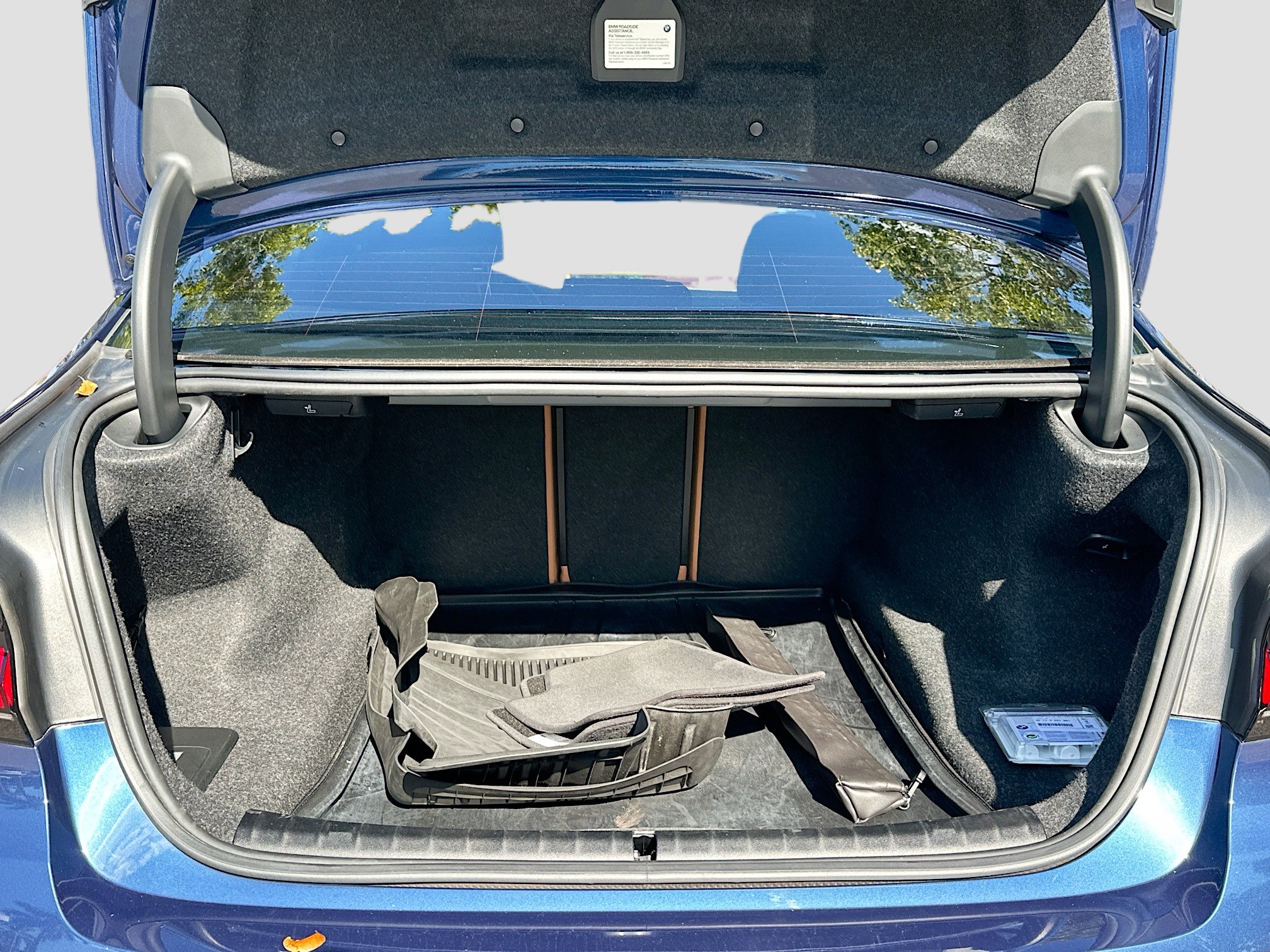 Used 2023 BMW 540i w/ Premium Package image 28