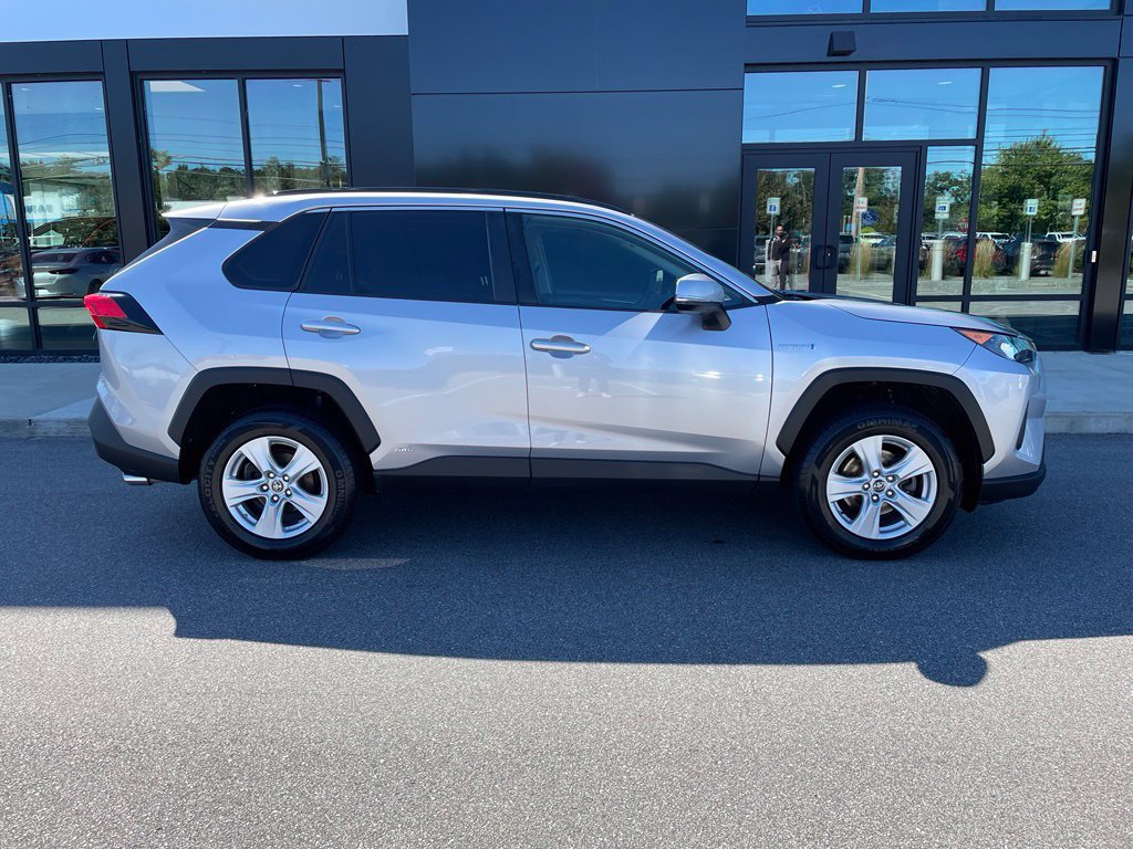 Used 2021 Toyota RAV4 LE w/ Carpet Mat Package (TMS) AWD/4WD image 3