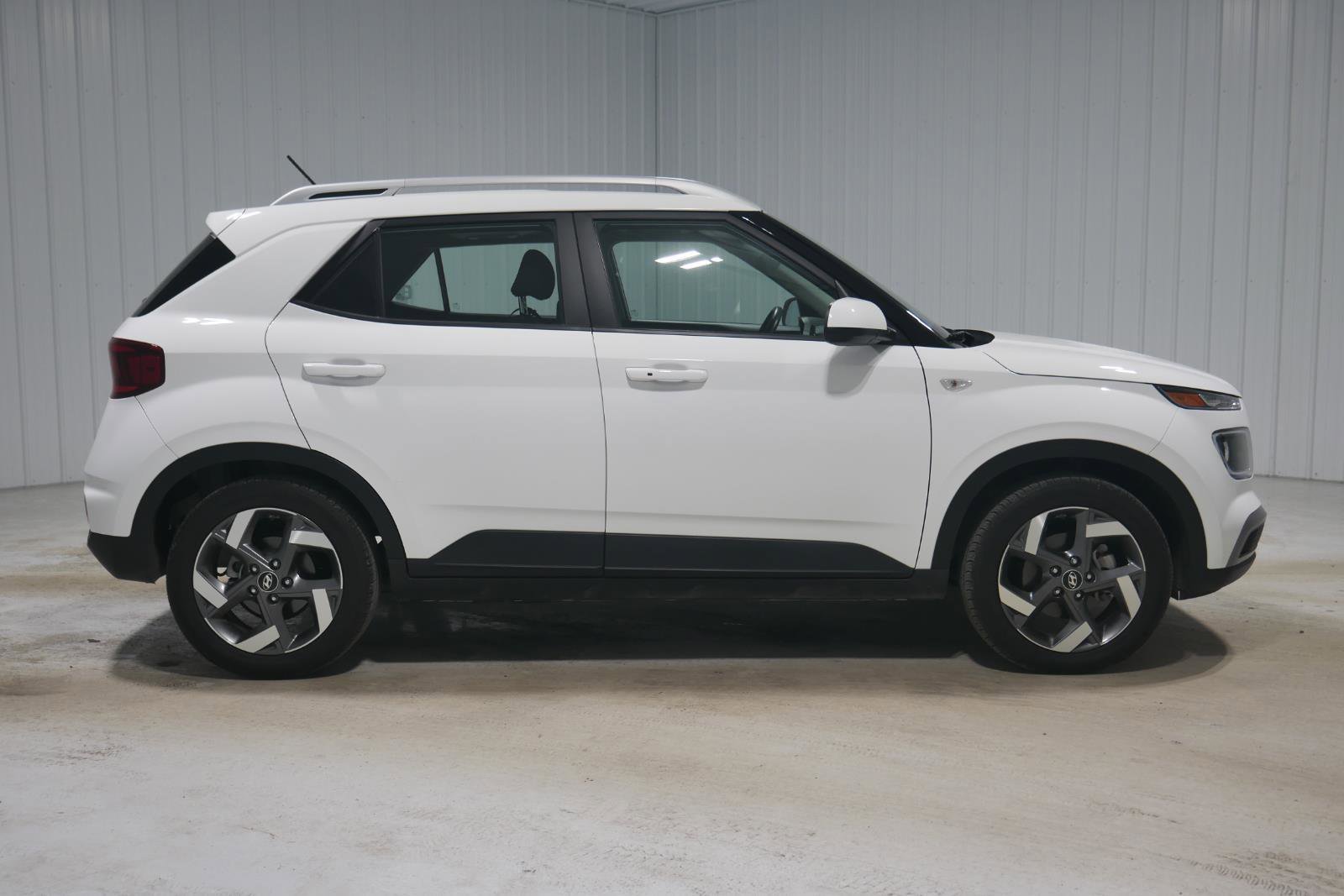 Used 2024 Hyundai Venue SEL image 4