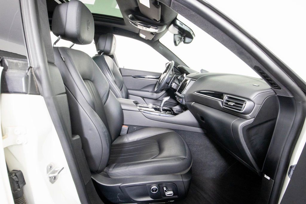 Used 2023 Maserati Levante Modena image 10