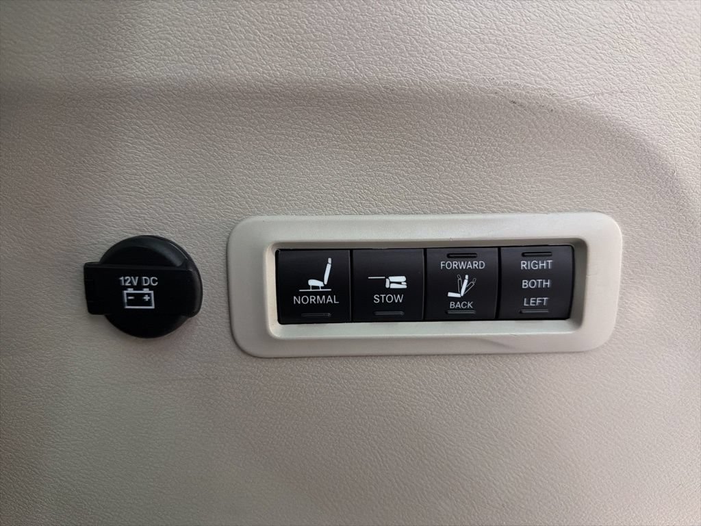 Used 2020 Chrysler Pacifica Limited FWD image 10