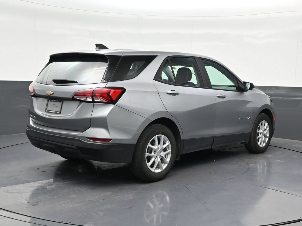 Used 2024 Chevrolet Equinox LS w/ Driver Confidence II Package FWD image 5