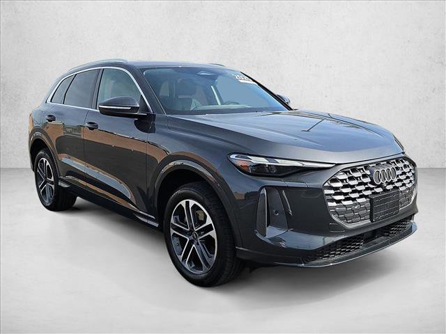 Certified 2025 Audi Q5 Premium w/ Convenience Package image 3