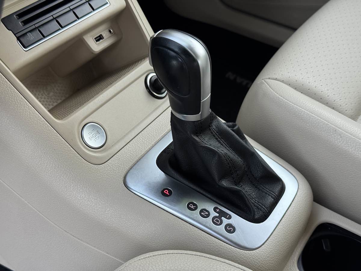 Used 2017 Volkswagen Tiguan S image 29