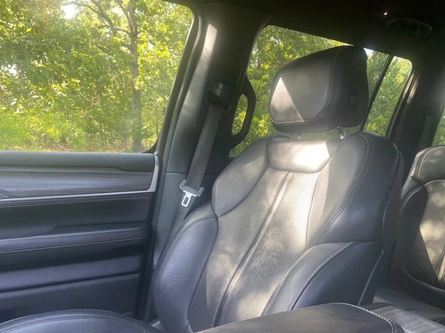 Used 2024 Jeep Wagoneer L Series II w/ Flexible Seating Group RWD image 22