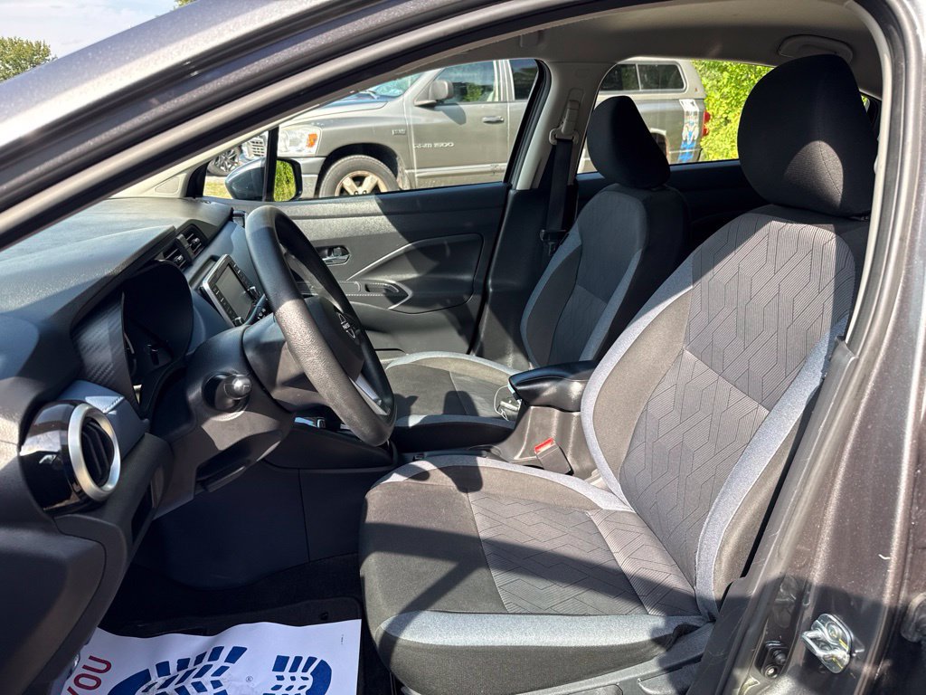 Used 2025 Nissan Versa SV FWD image 12