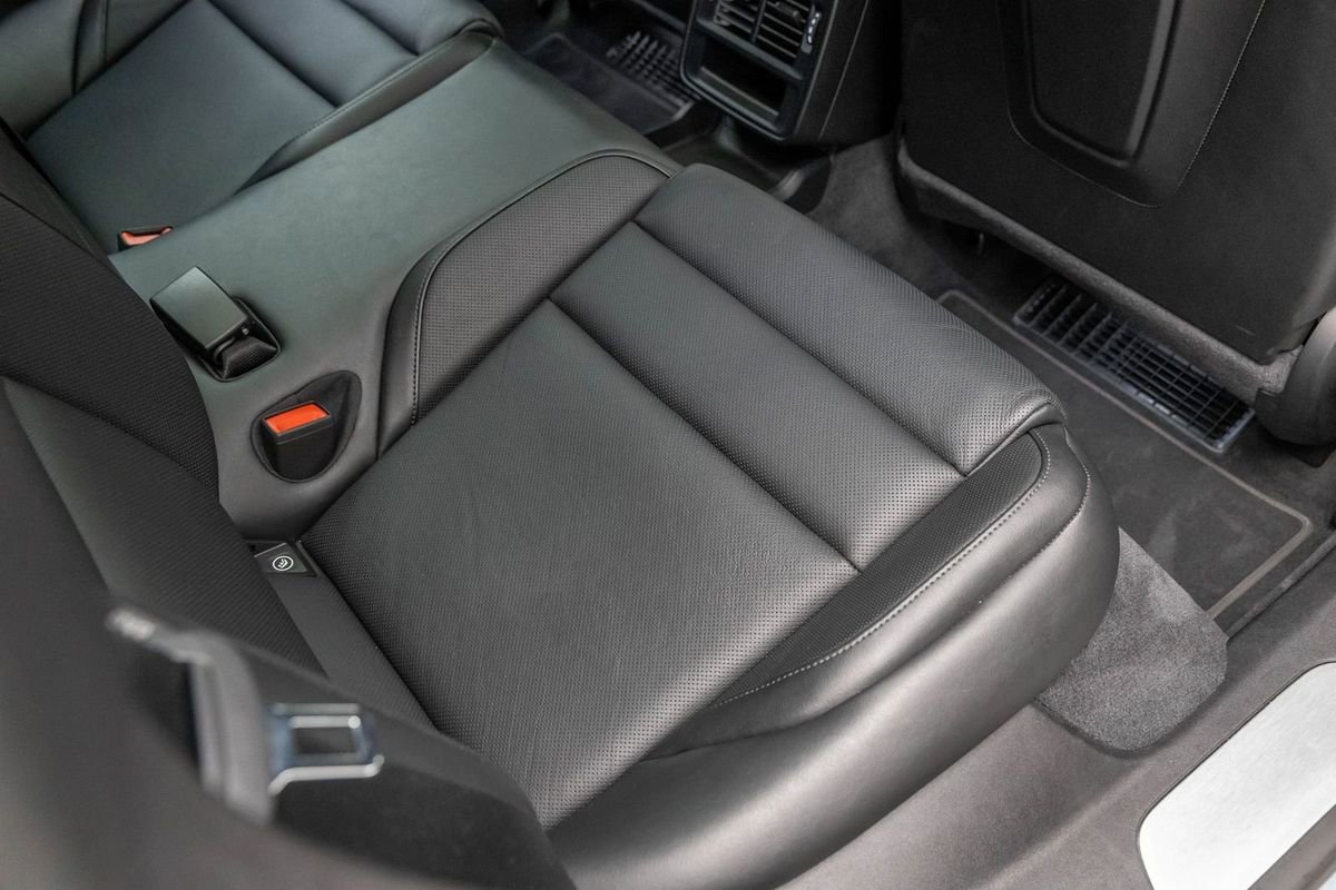 Used 2020 Porsche Taycan 4S image 38