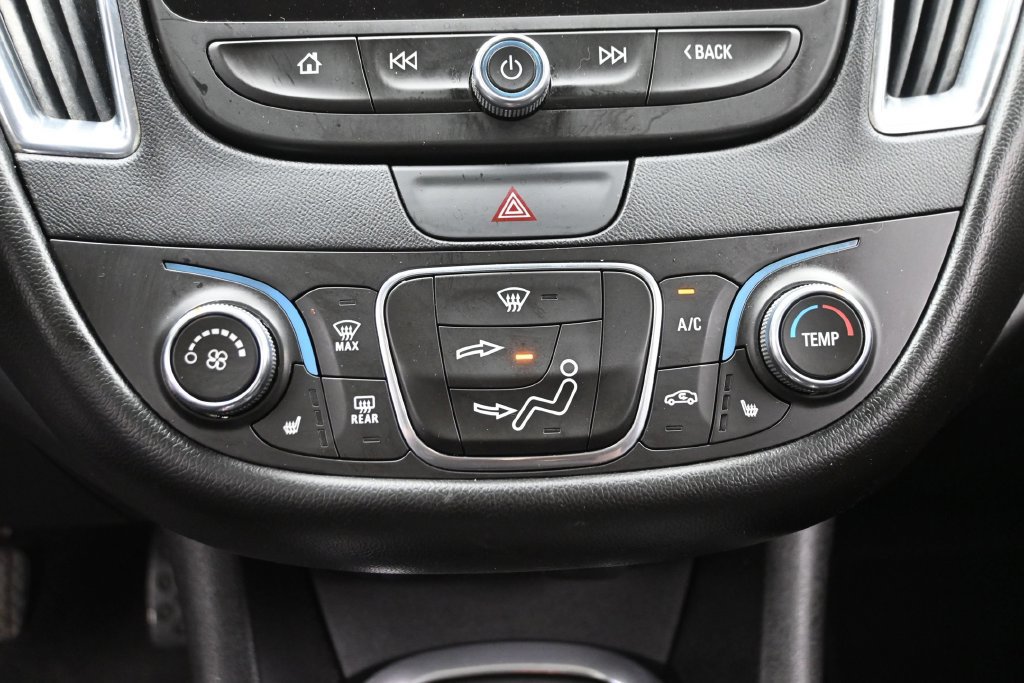 Used 2018 Chevrolet Malibu LT w/ Leather Package FWD image 21