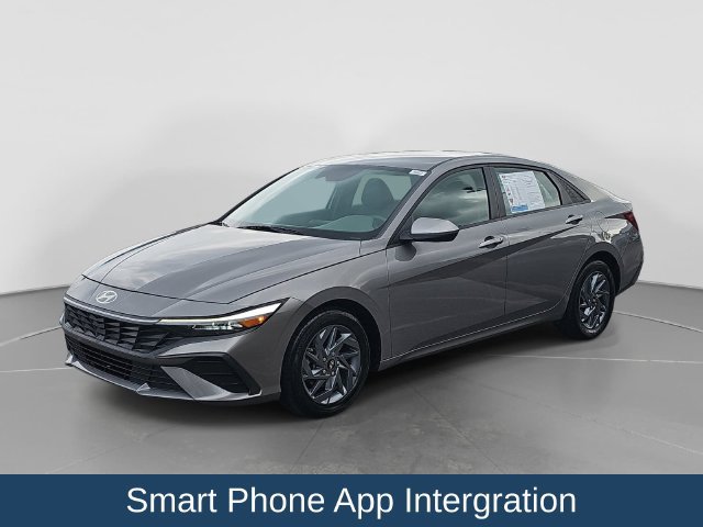 Used 2024 Hyundai Elantra SEL FWD image 9