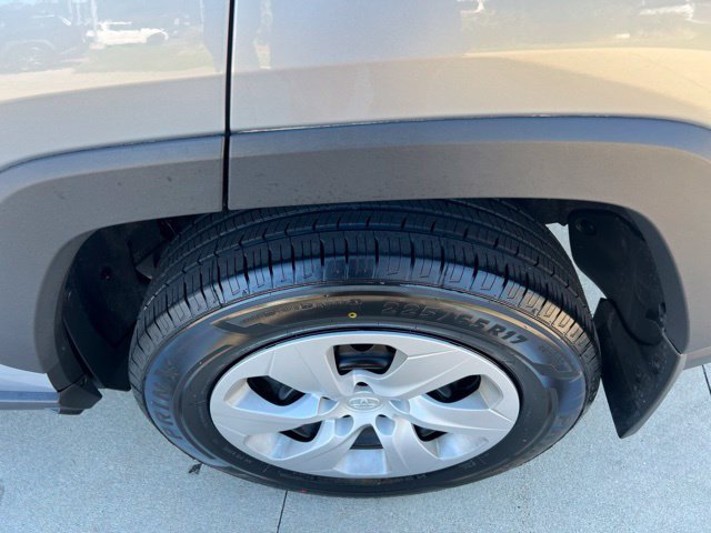 Used 2023 Toyota RAV4 LE AWD/4WD image 11