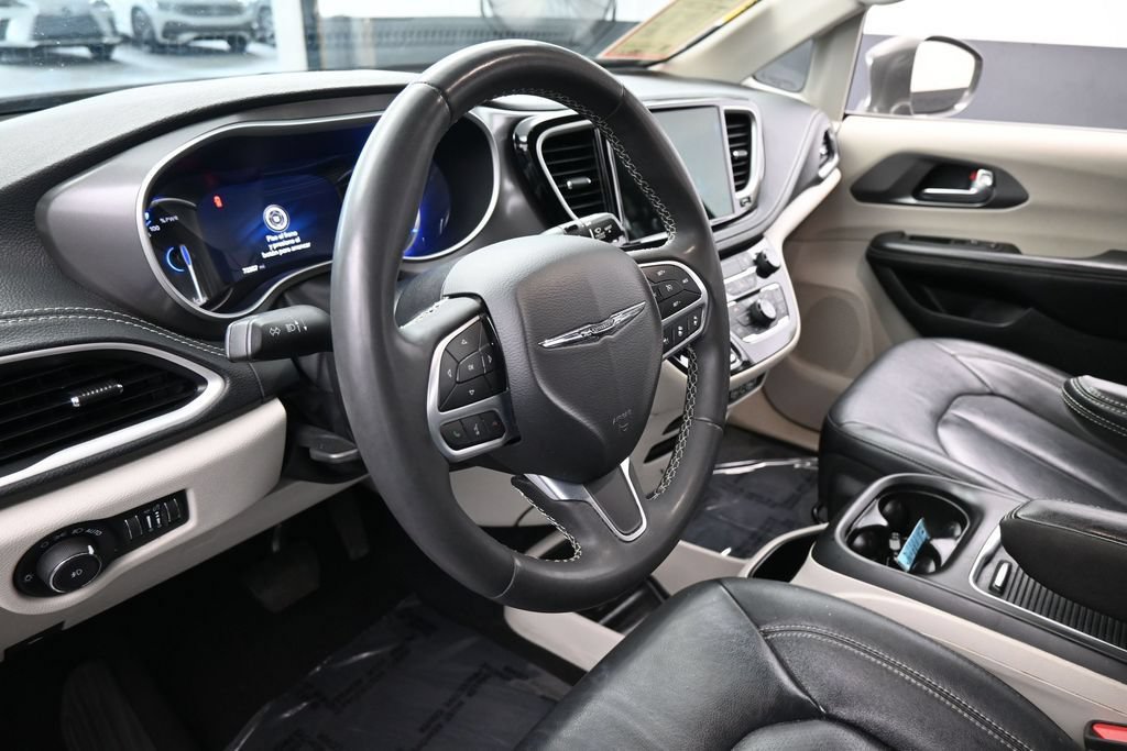 Used 2022 Chrysler Pacifica Touring-L FWD image 10