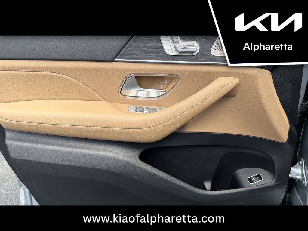 Used 2025 Mercedes-Benz GLS 450 4MATIC image 11