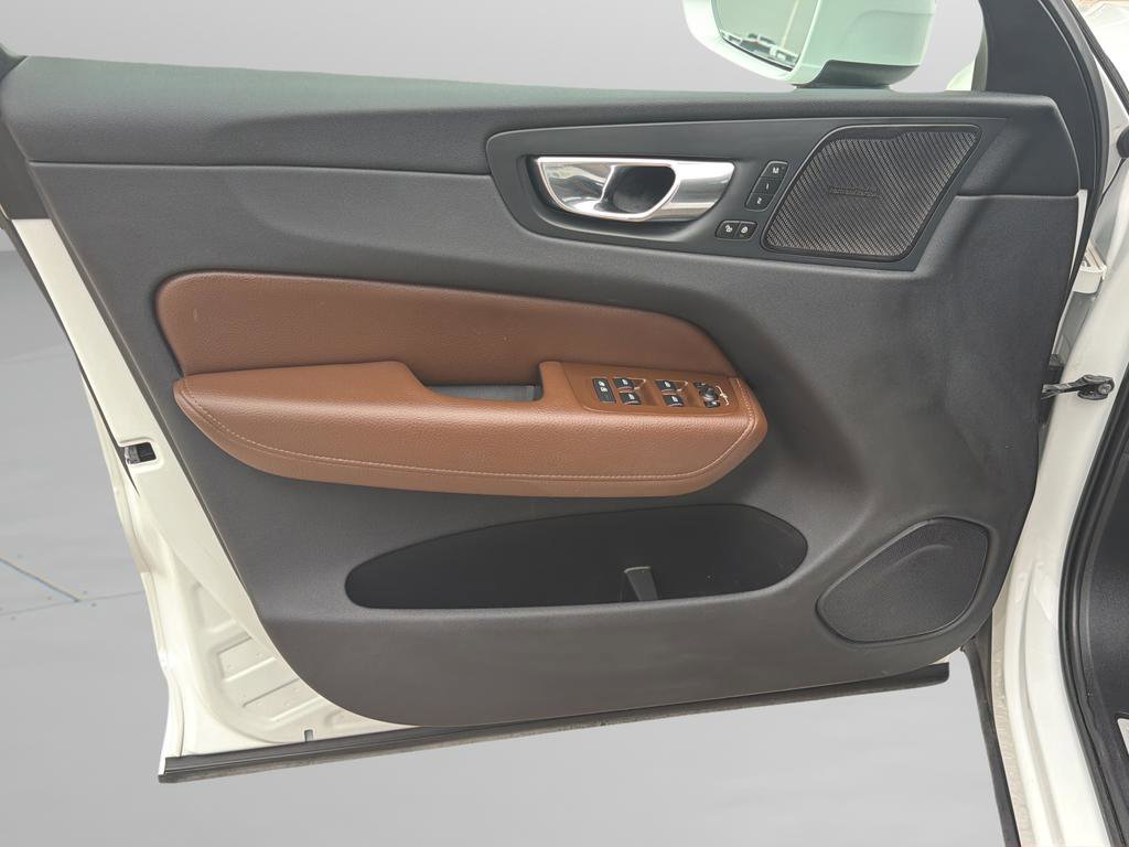 Used 2020 Volvo XC60 T6 Inscription AWD/4WD image 17