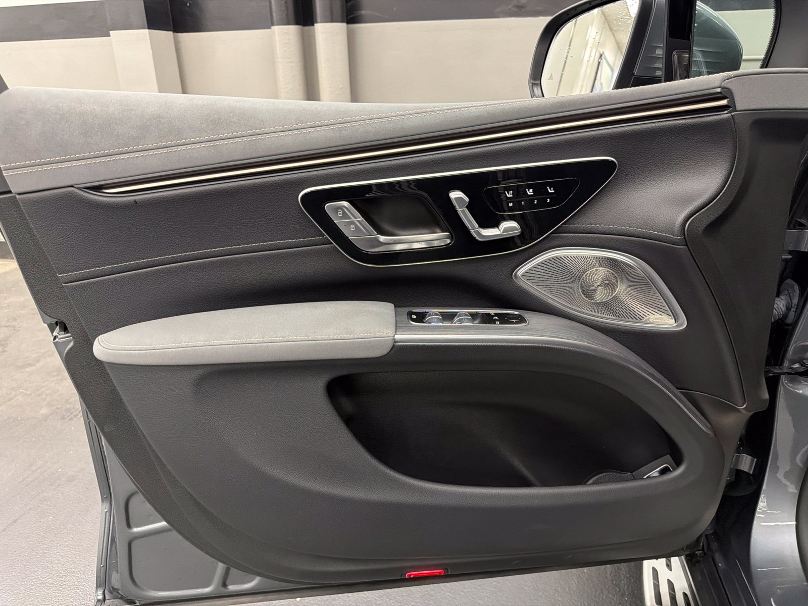 Used 2024 Mercedes-Benz EQS 450+ SUV image 21