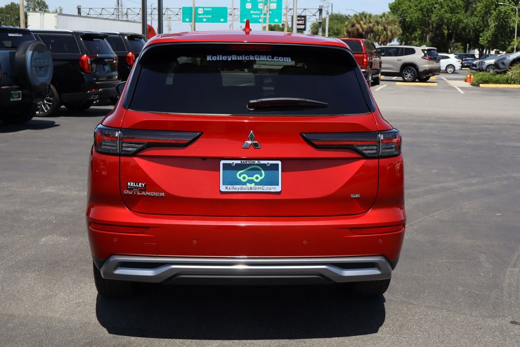 Used 2025 Mitsubishi Outlander SE FWD image 8