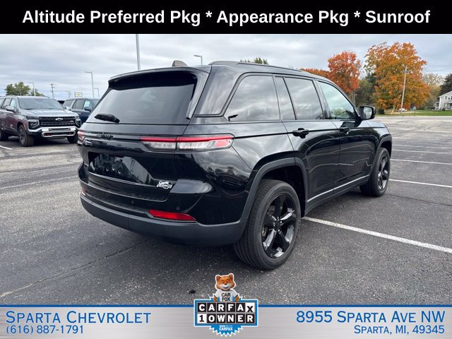 Used 2024 Jeep Grand Cherokee Altitude AWD/4WD image 3