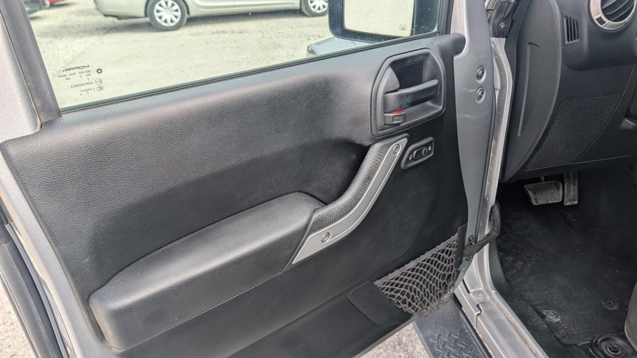 Used 2017 Jeep Wrangler Unlimited Sahara image 10