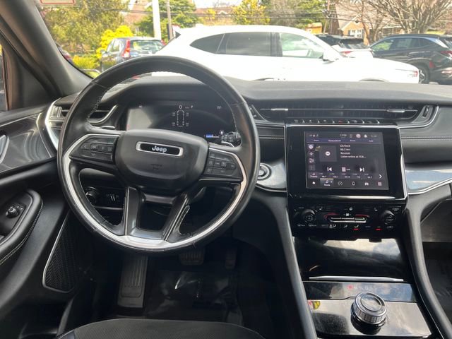 Used 2022 Jeep Grand Cherokee L Laredo image 11