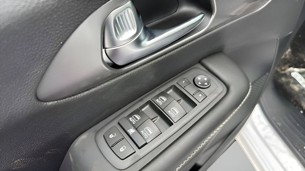 New 2026 Chrysler Pacifica Select image 10