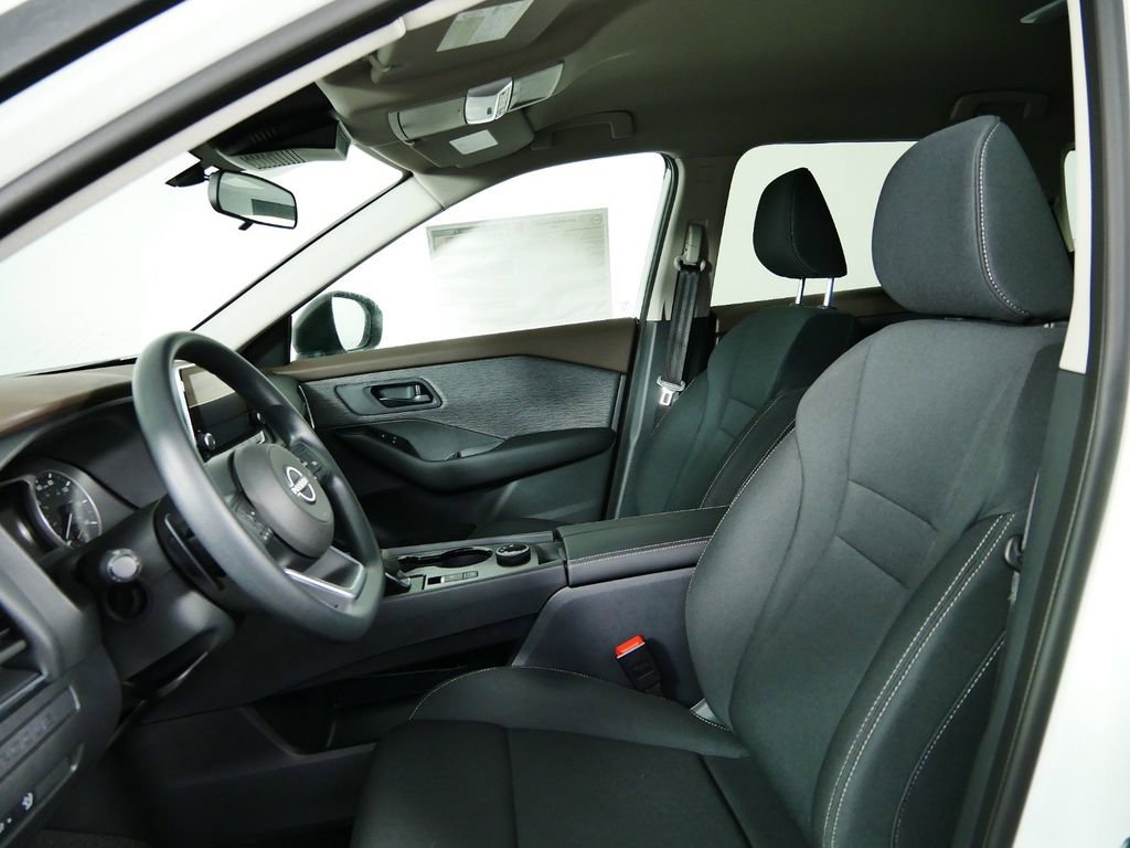 Used 2023 Nissan Rogue S image 16