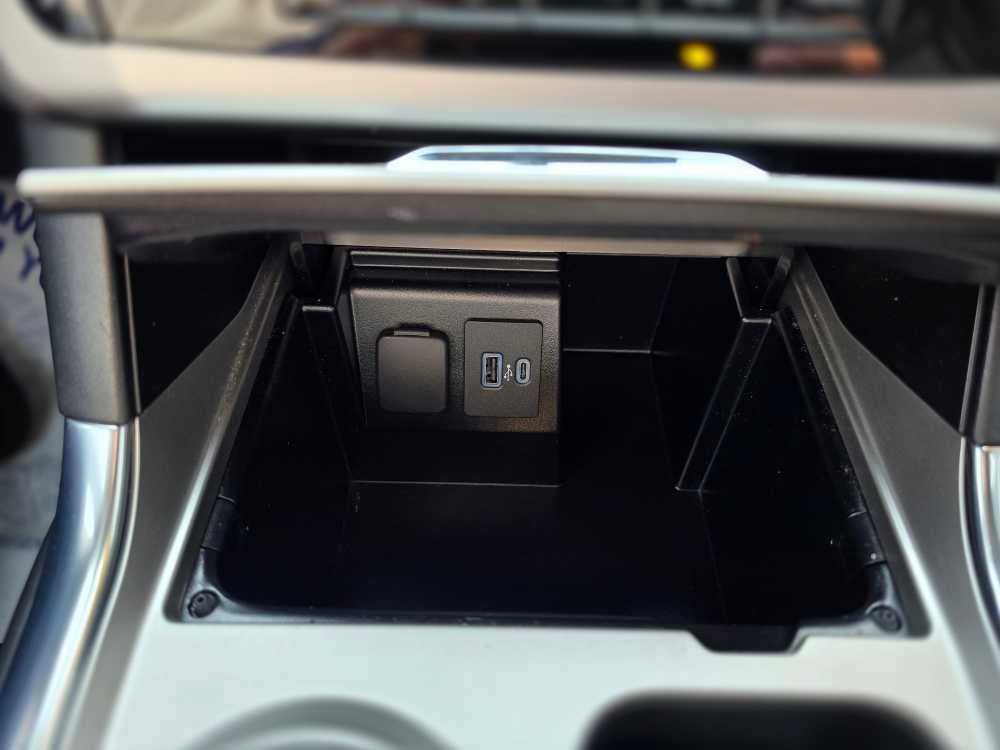 Used 2022 Ford Explorer XLT w/ Equipment Group 202A image 38