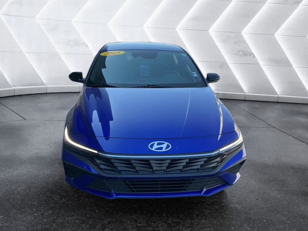Used 2025 Hyundai Elantra Sport image 2