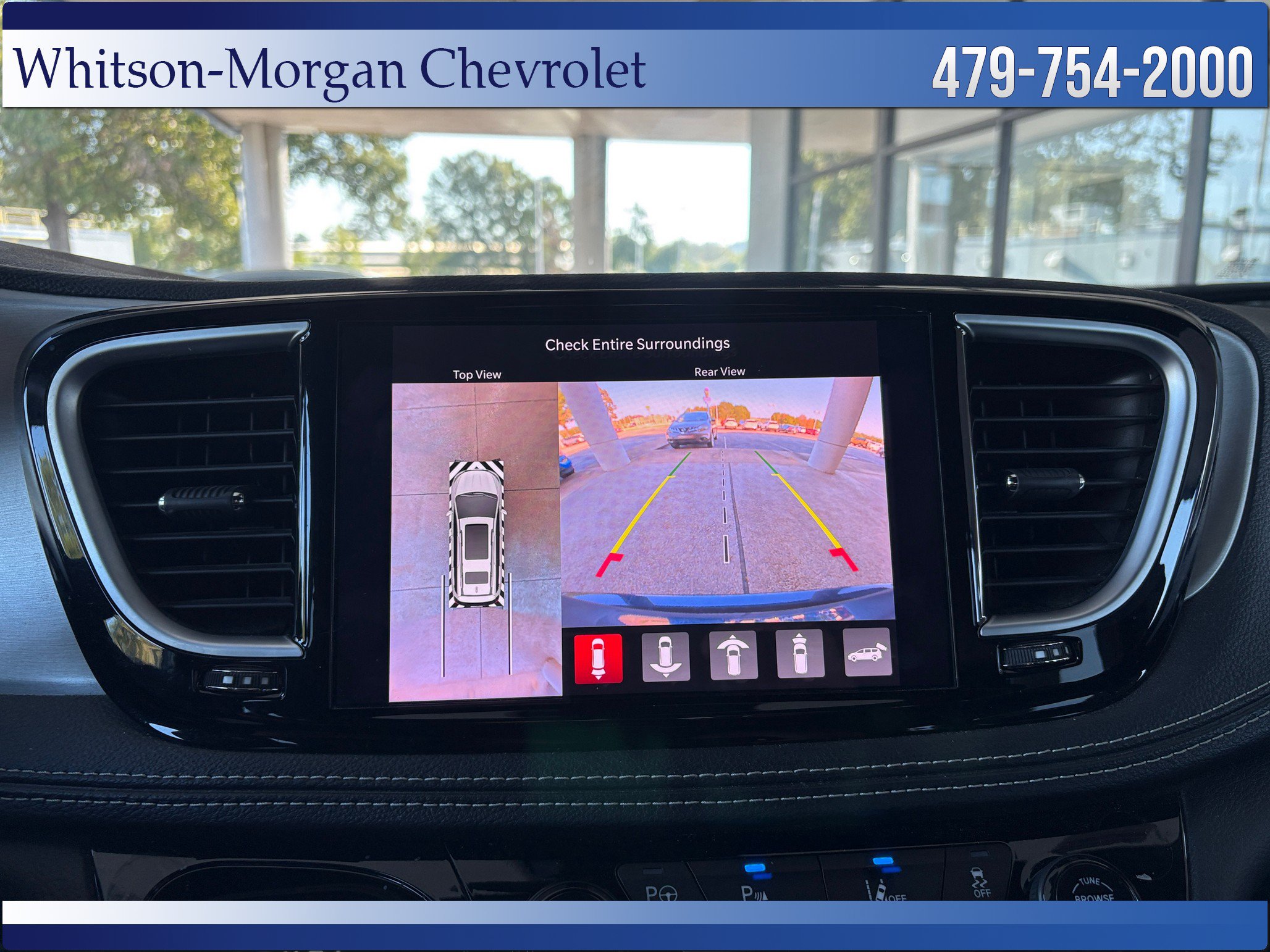 Used 2024 Chrysler Pacifica Premium FWD image 33