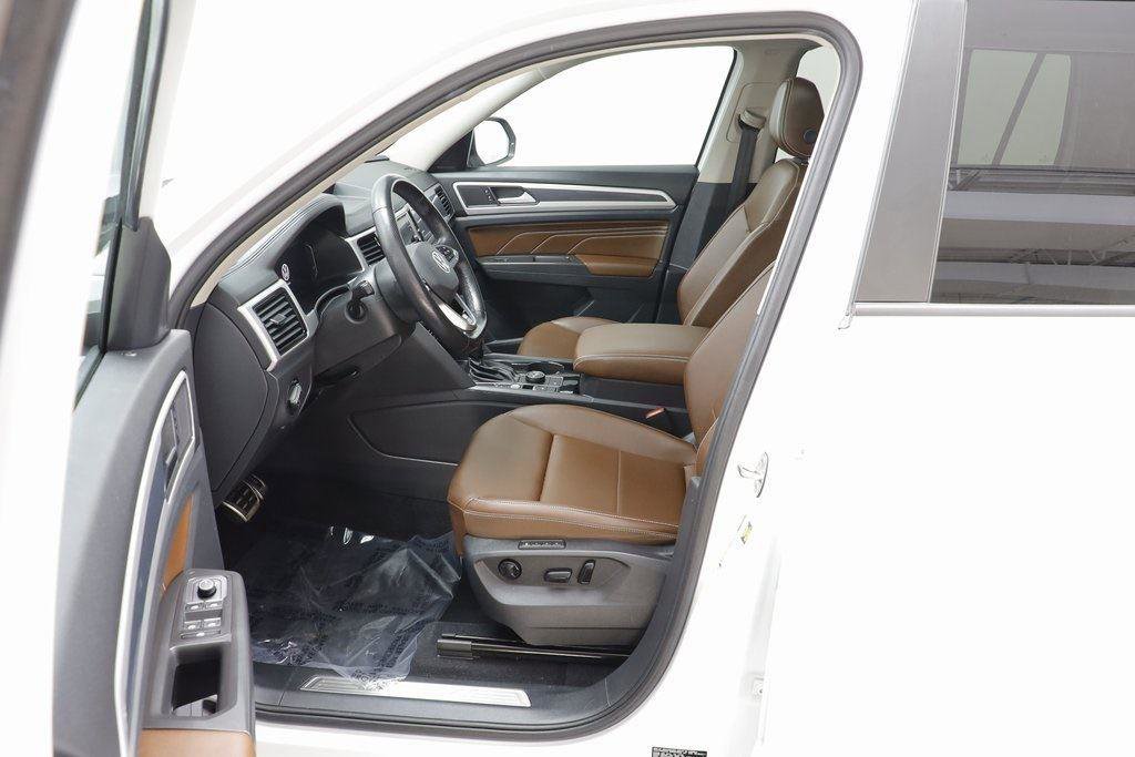 Used 2022 Volkswagen Atlas SEL R-Line image 6