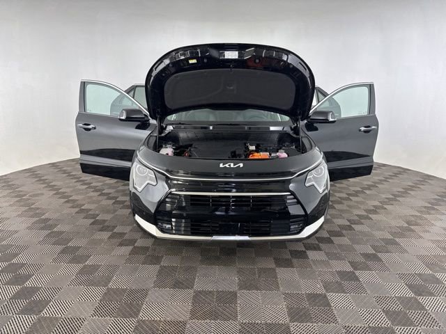 Certified 2025 Kia Niro SX image 13