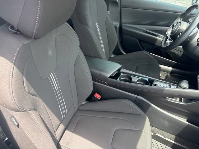 Used 2025 Hyundai Elantra SEL FWD image 16