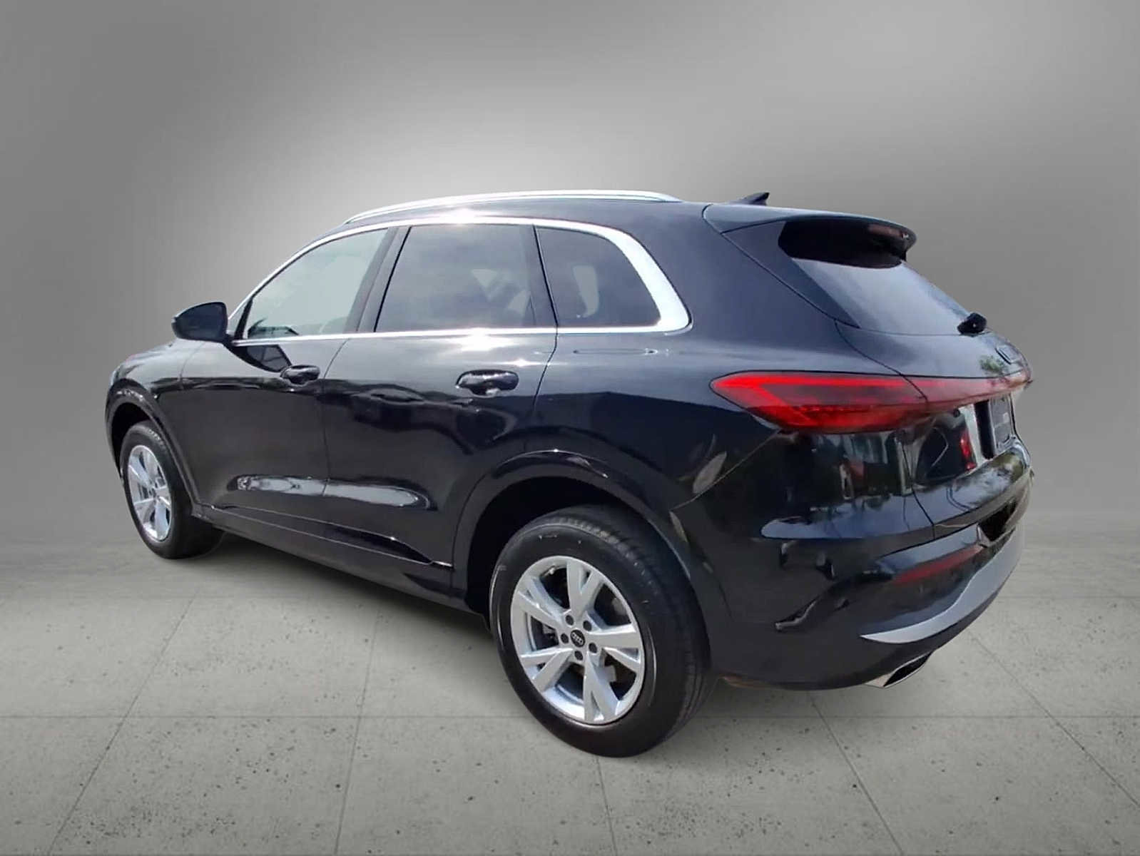 Certified 2025 Audi Q5 Premium AWD/4WD image 6