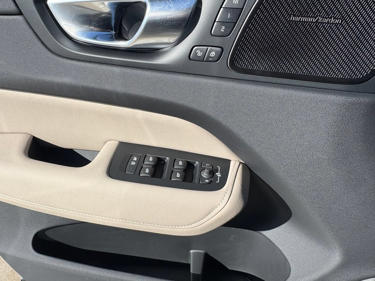 New 2026 Volvo XC60 B5 Plus w/ Protection Package Premier AWD/4WD image 14