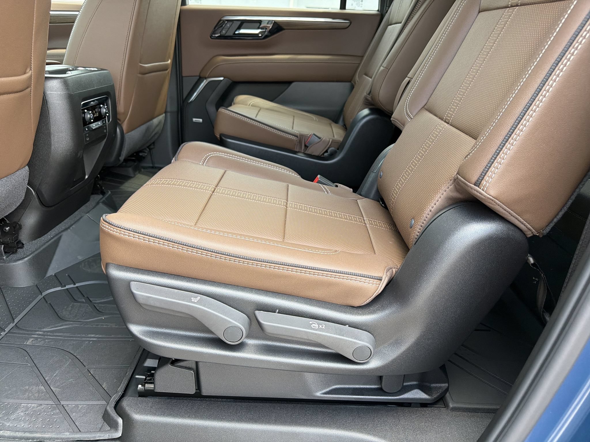 New 2026 Chevrolet Suburban High Country w/ Sun And Tow Package RWD image 18