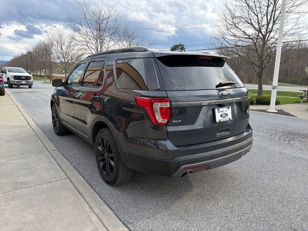 Used 2017 Ford Explorer XLT w/ Equipment Group 202A AWD/4WD image 5