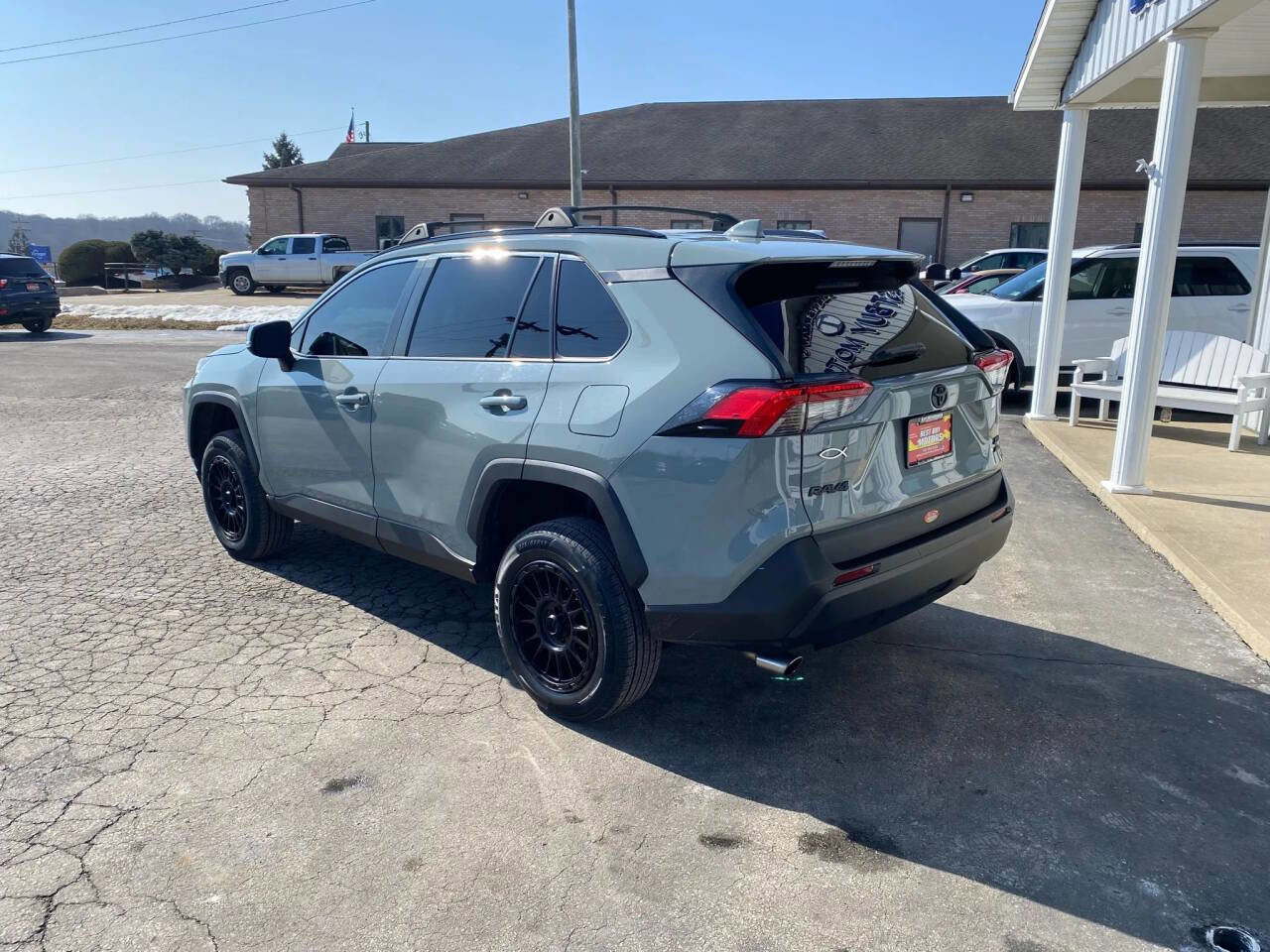 Used 2021 Toyota RAV4 XLE image 3
