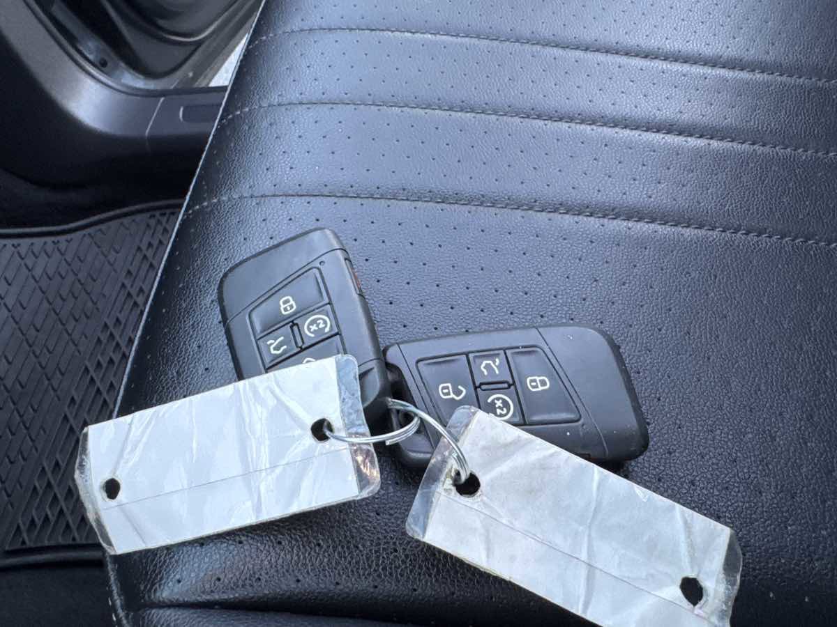 Used 2022 Volkswagen Tiguan SE image 24