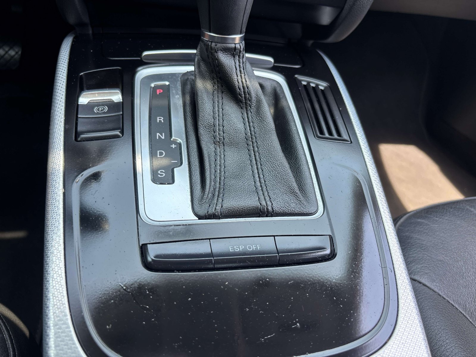 Used 2009 Audi A4 2.0T Premium FWD image 18