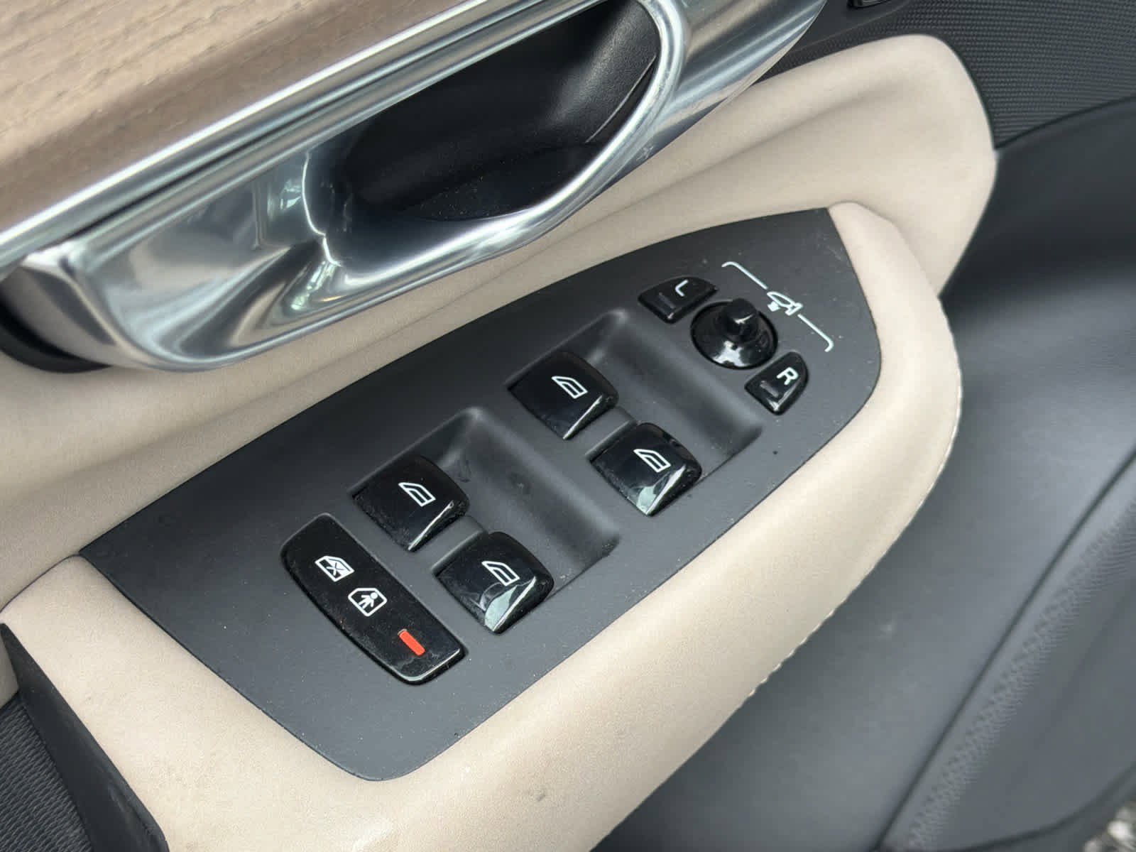 Used 2025 Volvo XC90 B5 Plus image 26