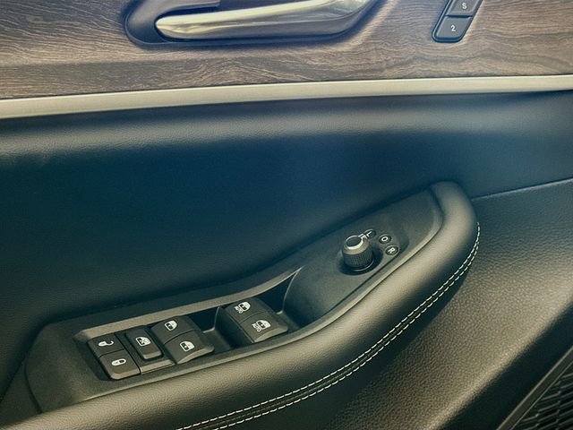 New 2025 Jeep Grand Cherokee L Limited image 18