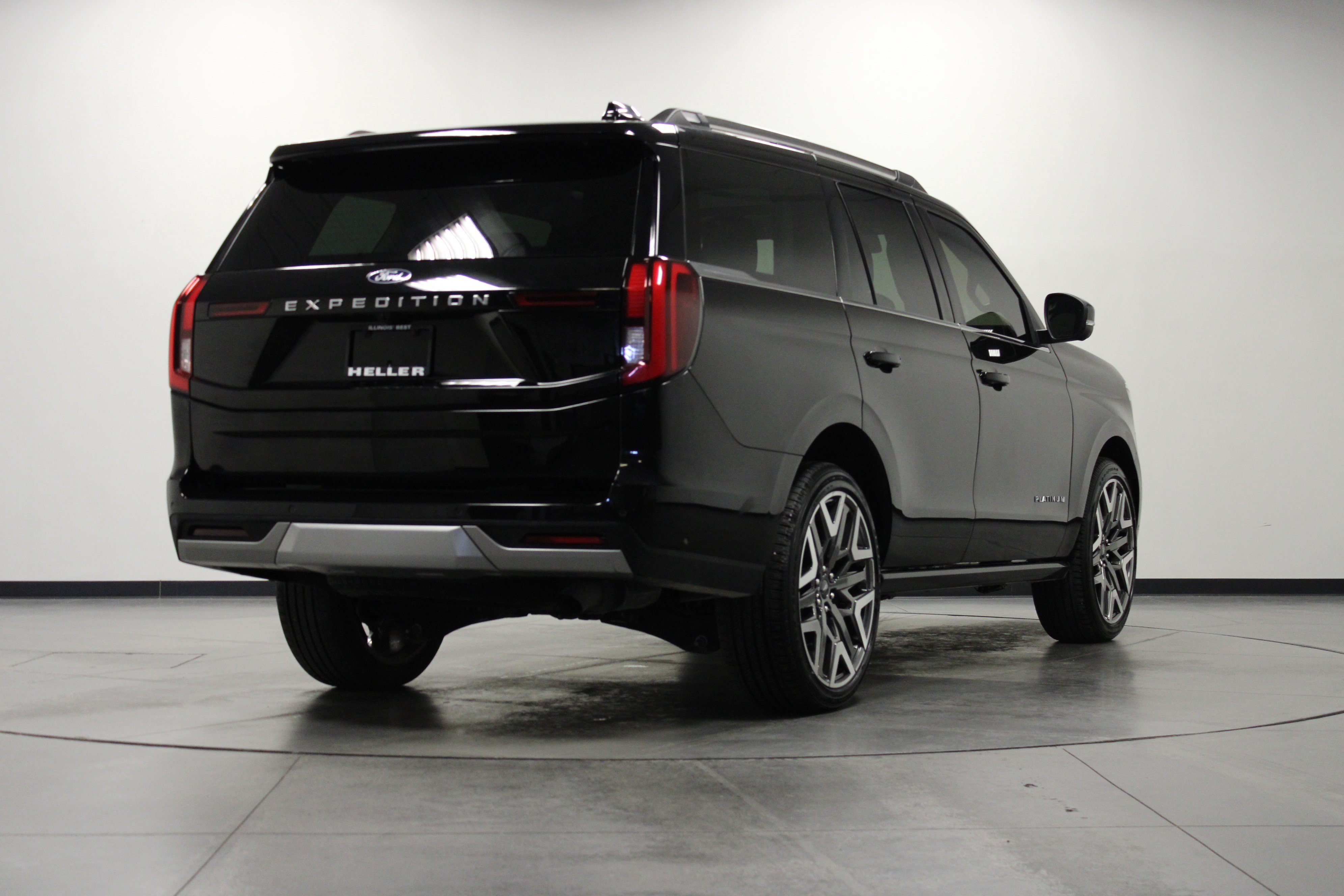 Used 2025 Ford Expedition Platinum w/ Platinum Ultimate Package AWD/4WD image 4
